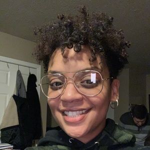 Meet your Posher, Courtney